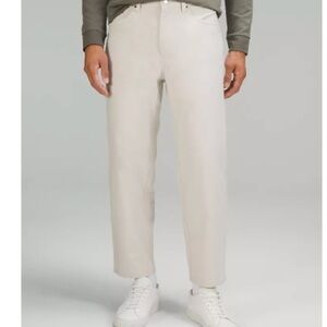 lululemon athletica Men's Chinos in Light Gray